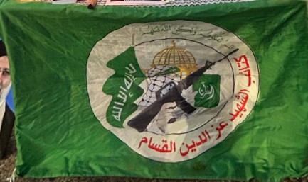 [Qassam Brigade flag]