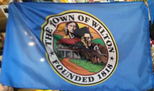 [Flag of Wilton, New York]